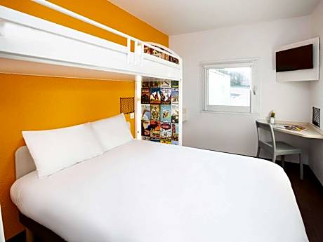 Triple Room with Shared Bathroom