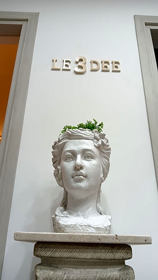 Le 3 Dee