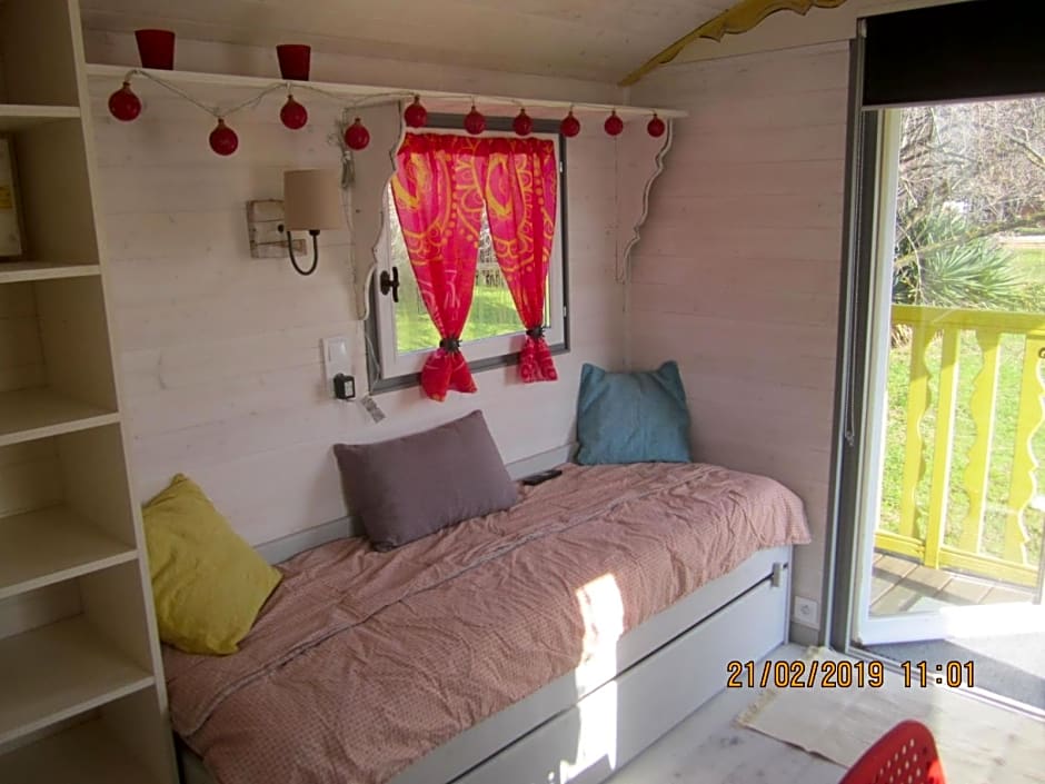 MAS MAURANE-Roulotte avec SPA privé aux portes d'ARLES
