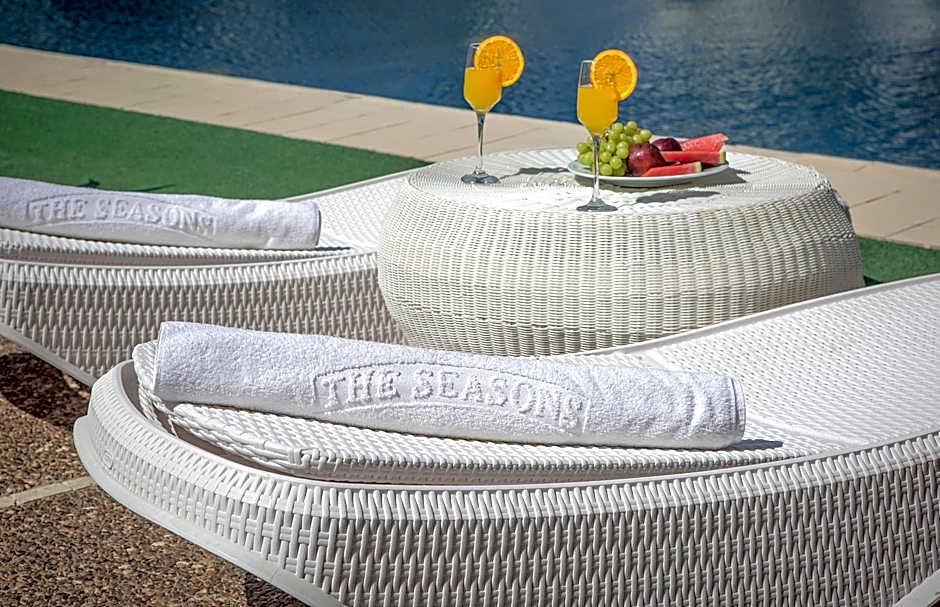 The Seasons Hotel -Studio & Suite