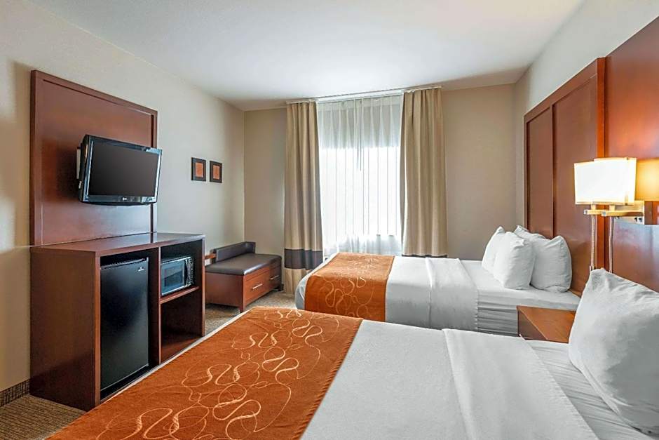 Photo 1 of 4 of 2 Queen Beds Suite
