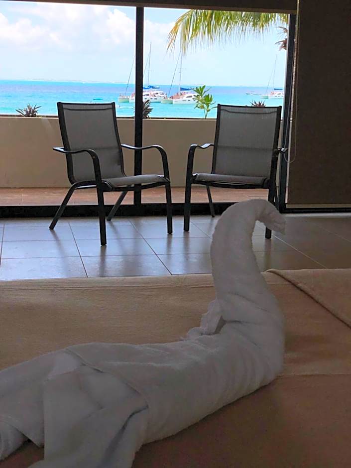 Cuxos Hotel Beachfront
