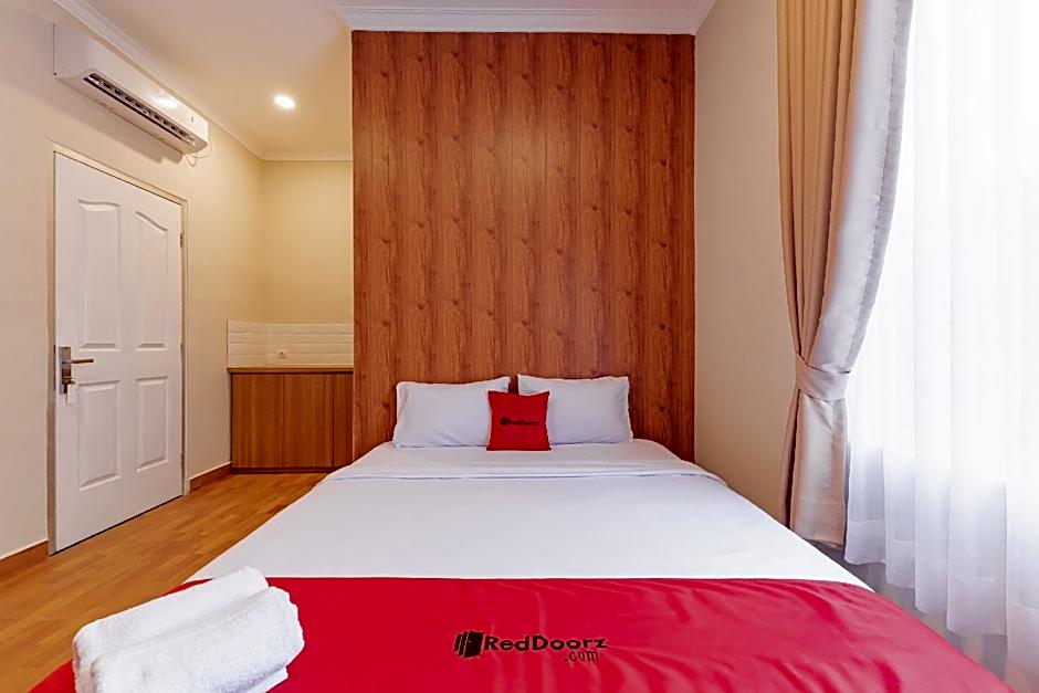 RedDoorz Plus @ Bagusrangin Street 2