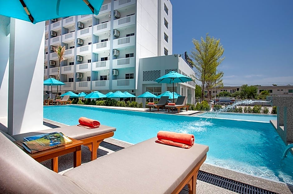 Recenta Suite Phuket Suanluang