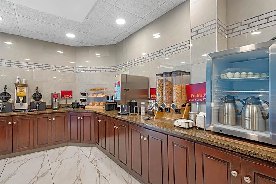 Best Western Plus Indianapolis North at Pyramids