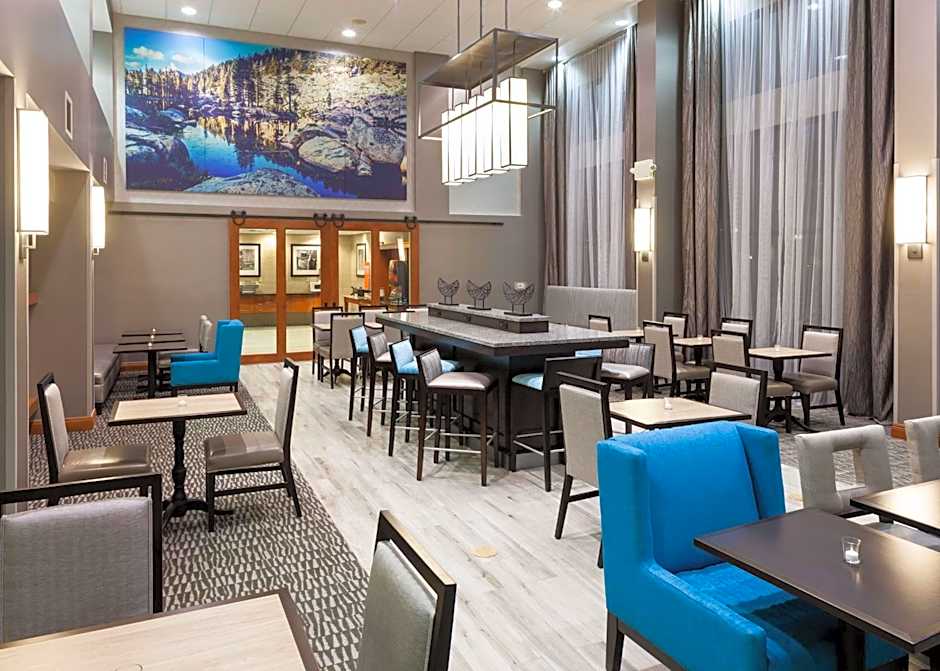 Hampton Inn By Hilton & Suites Tulare