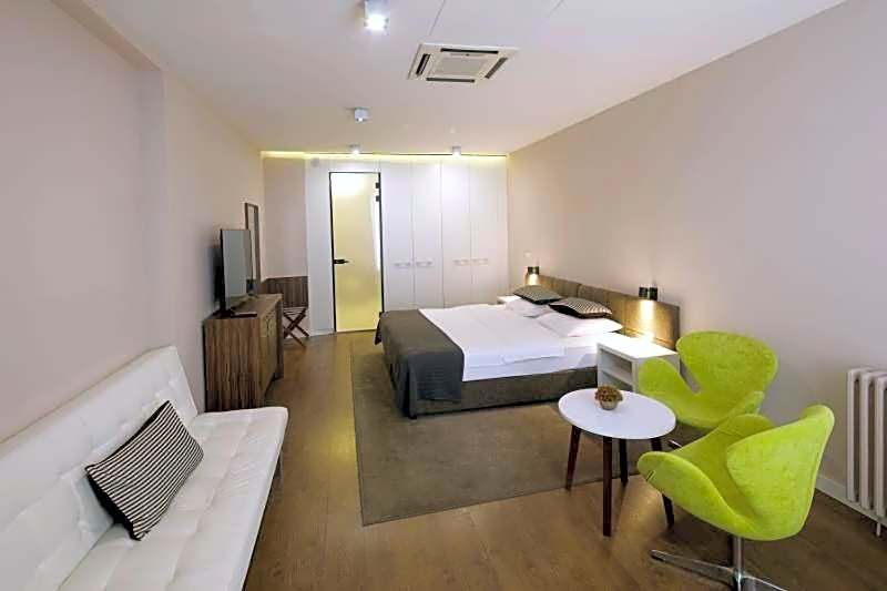 Adresa Suites