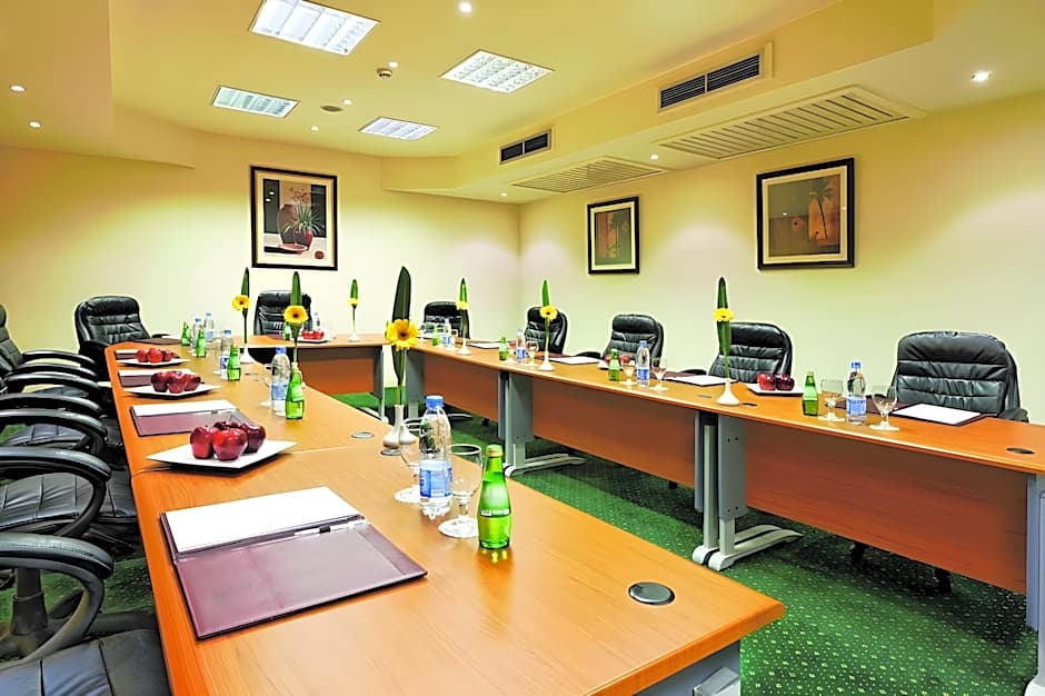 Cairo Pyramids Hotel