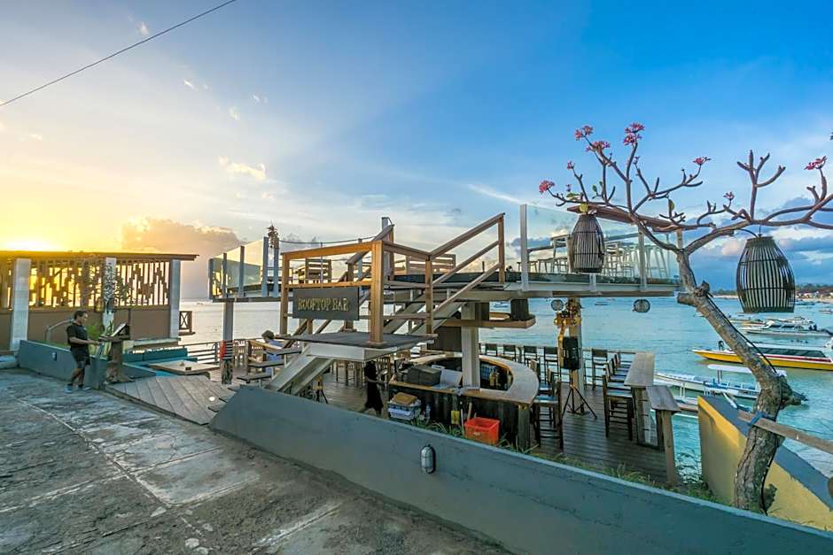 Ware Ware Surf Bungalow Lembongan