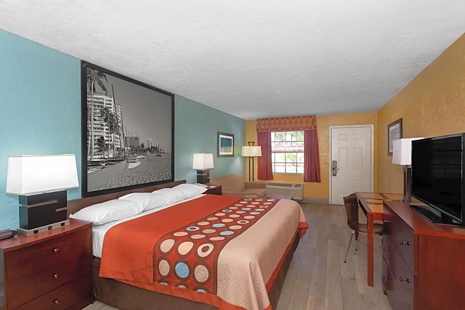 Super 8 by Wyndham Bradenton Sarasota Area