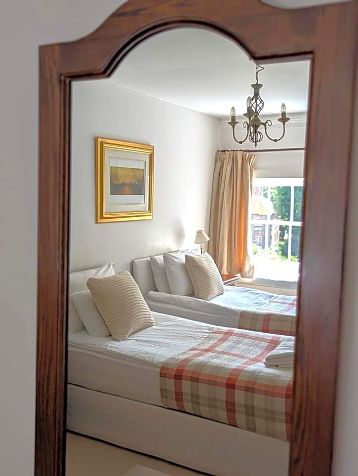 East Pallant Bed and Breakfast, Located in Large Georgian Townhouse in Central Chichester