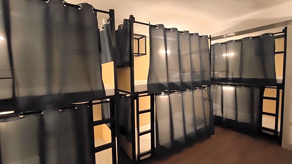 Nomad's Hub - Best Value Co-living Hostel