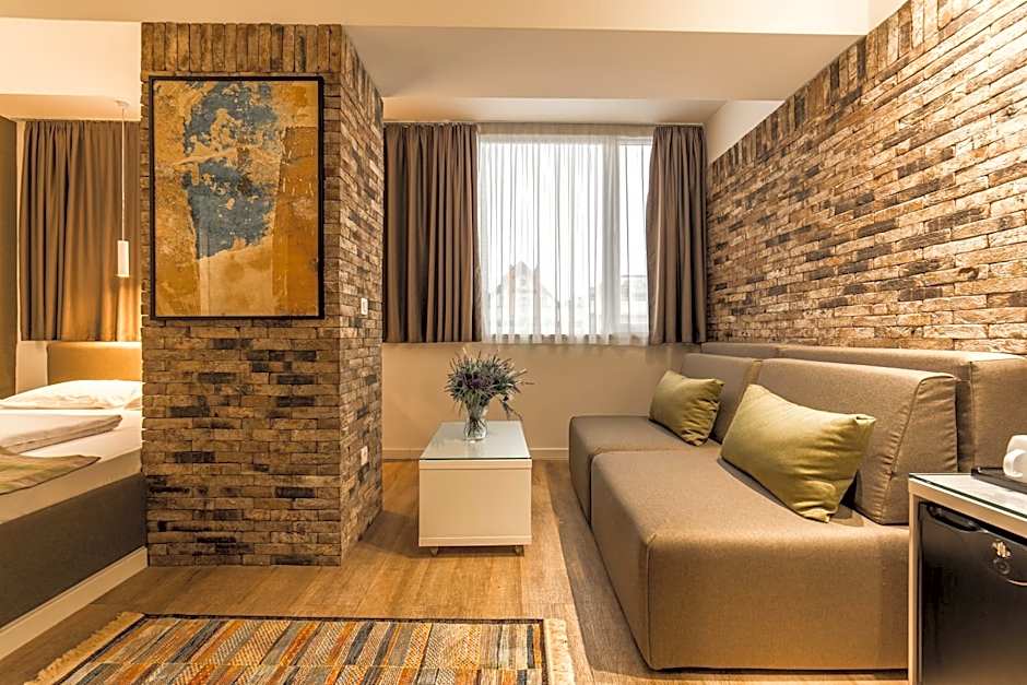 Belgrade Inn Garni Hotel