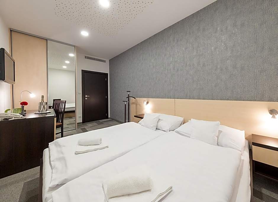 BNC Hotel - Restaurant - Bowling