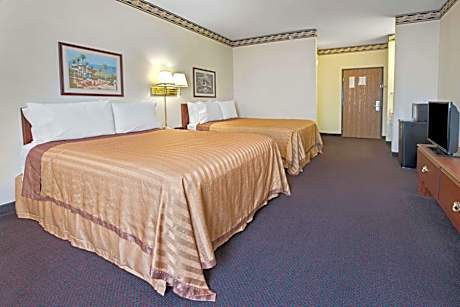 Queen Room with Two Queen Beds - Non-Smoking