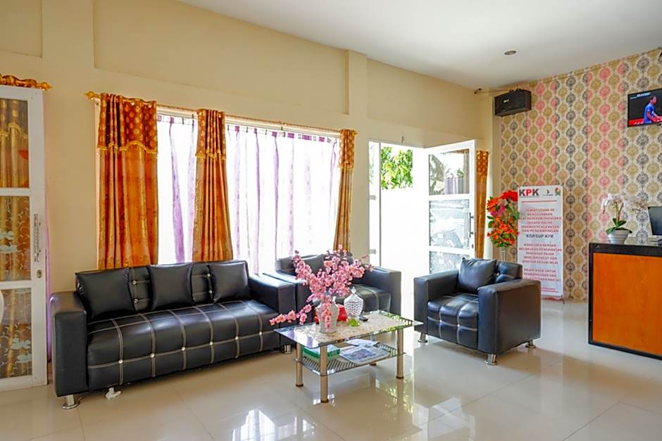 RedDoorz @ Hotel Grand Aulia Majene