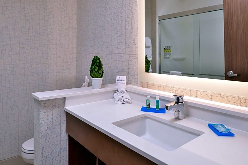 Holiday Inn Express & Suites West Melbourne By IHG