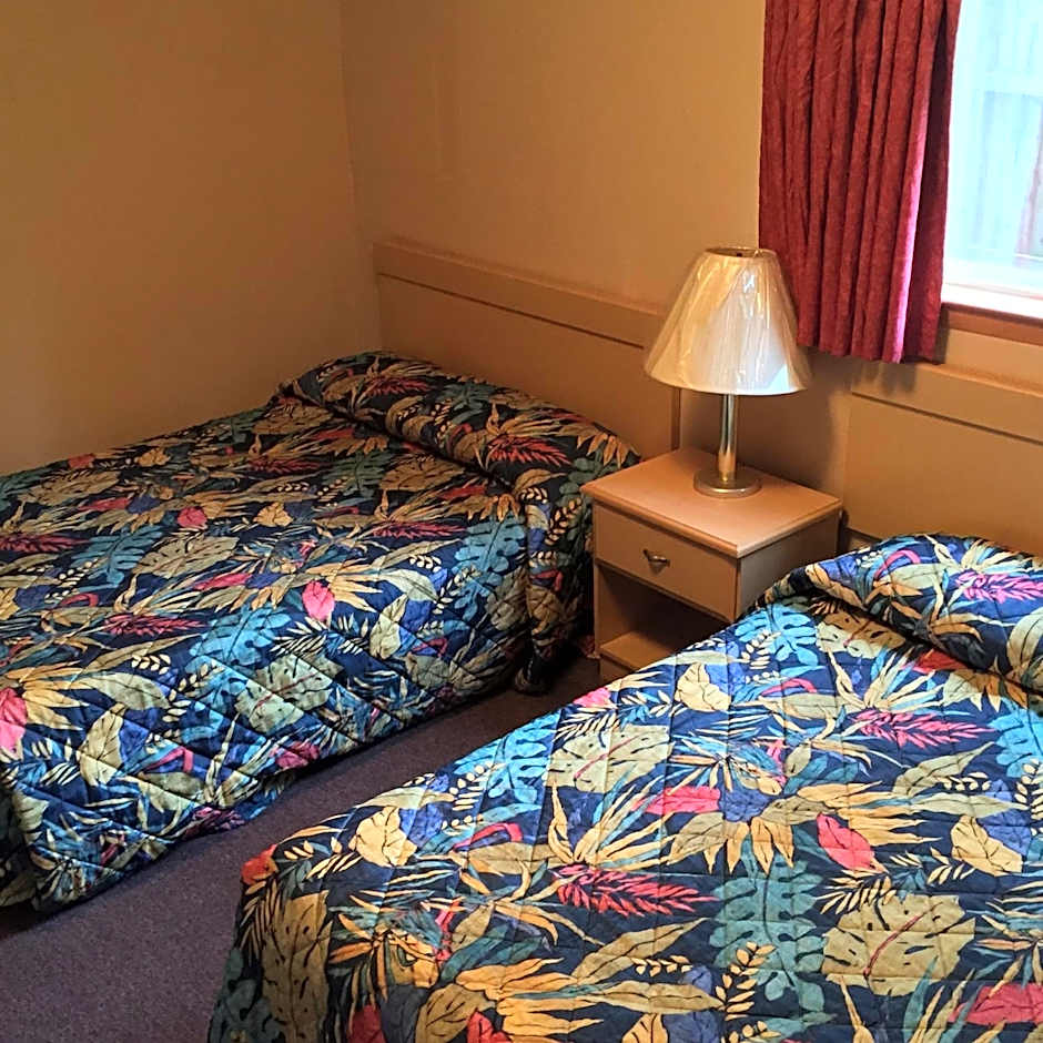 MacThrift Motor Inn