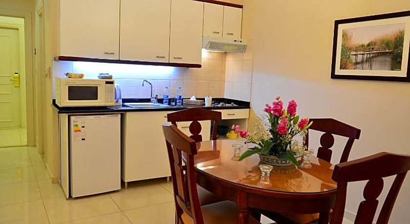 Comfort Hotel Suites