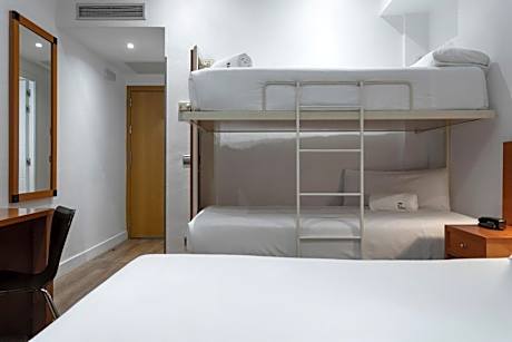 Quadruple (4 Adults)