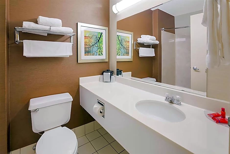 AmericInn by Wyndham Minot