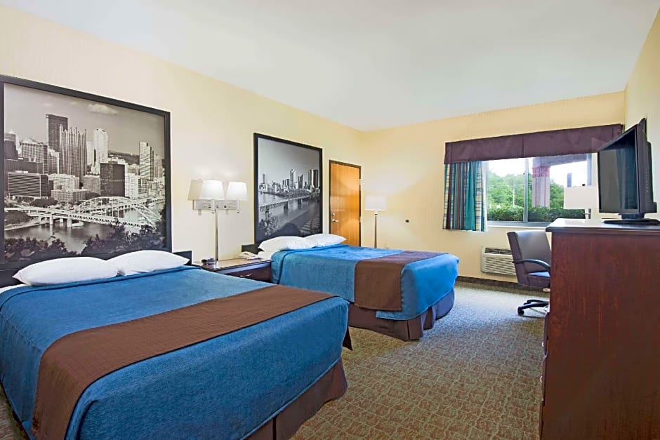 Super 8 by Wyndham Grove City