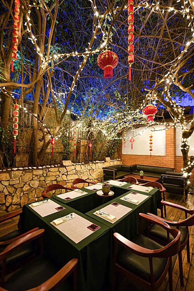 Yushili Hotel & Restaurant
