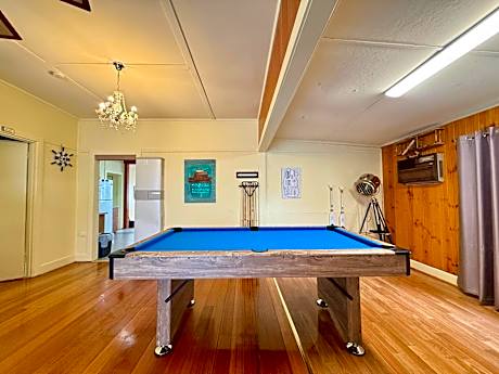 Nautique Beach House - Rustic and Charming, Walk 2 Beach & Shops