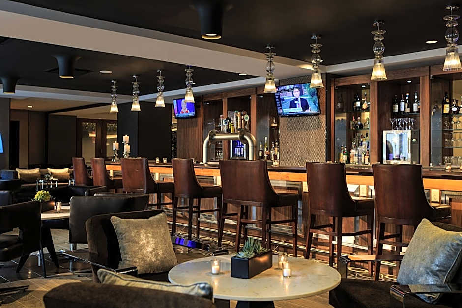Renaissance by Marriott Cincinnati Downtown Hotel