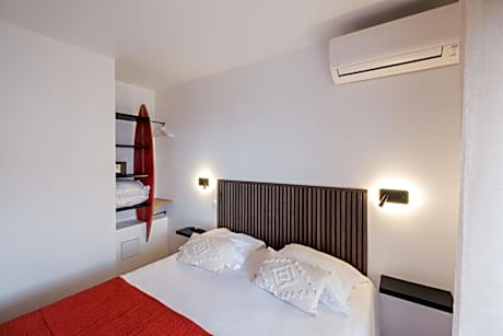 Confort Room with Balcony and Partial Sea View