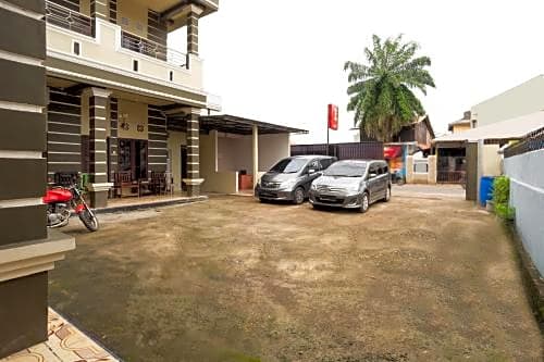 OYO 3044 Adelia Residence