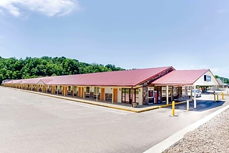 Travelodge by Wyndham Parkersburg