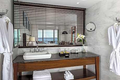 OCEAN FRONT PREMIUM ROOM - 2 QUEEN BEDS SGL