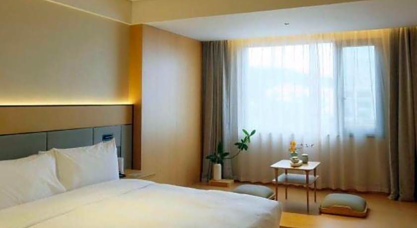 Baodao Exhibition Center Hotel