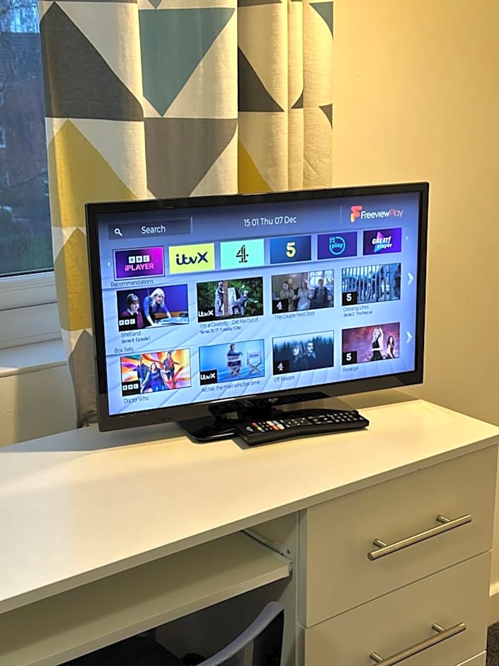 Lovely Town house Room 4