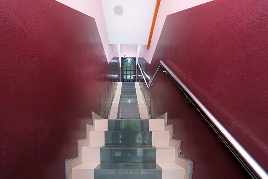 OYO 89960 Manjung Inn Hotel