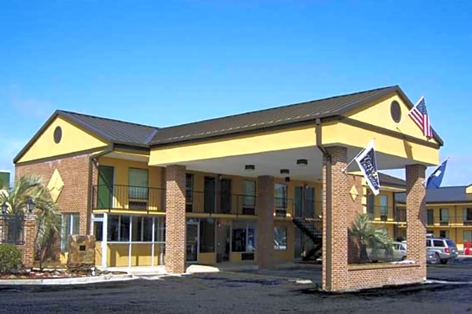 Travelers Inn & Suites