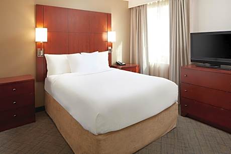 King Studio with Sofa Bed - Hearing Accessible