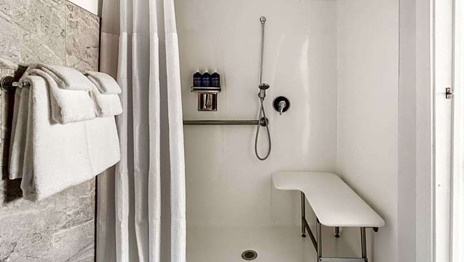 Leland Hotel