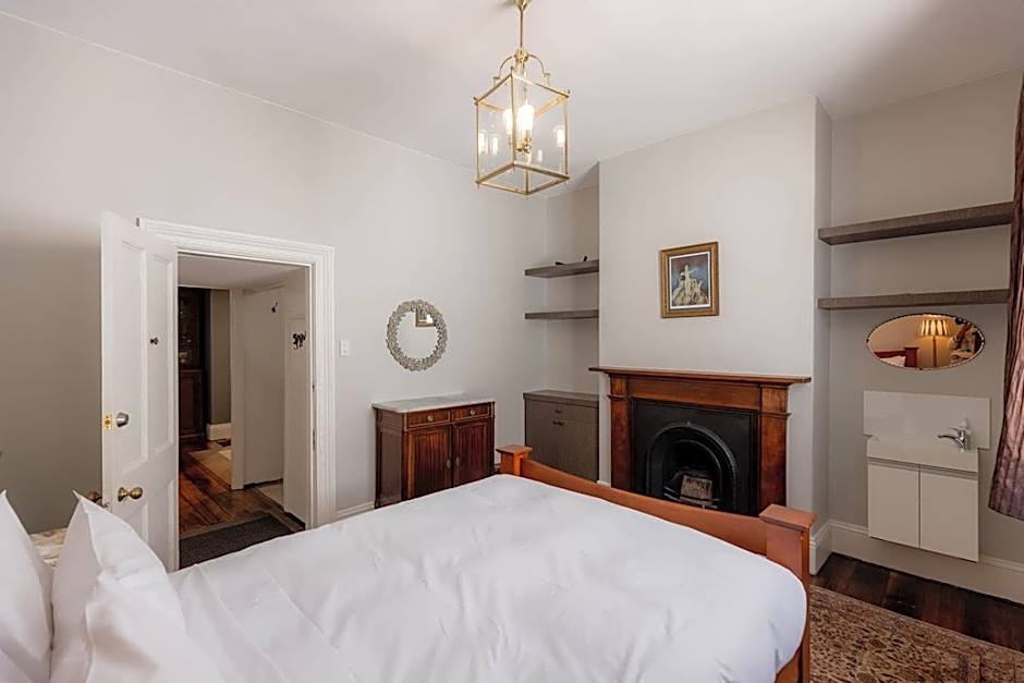 Connage - Historic Battery Point Police Station