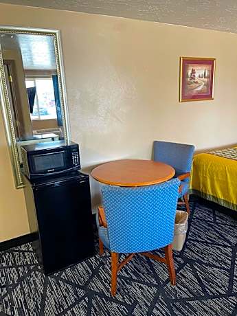 Standard Queen Room - Non-Smoking