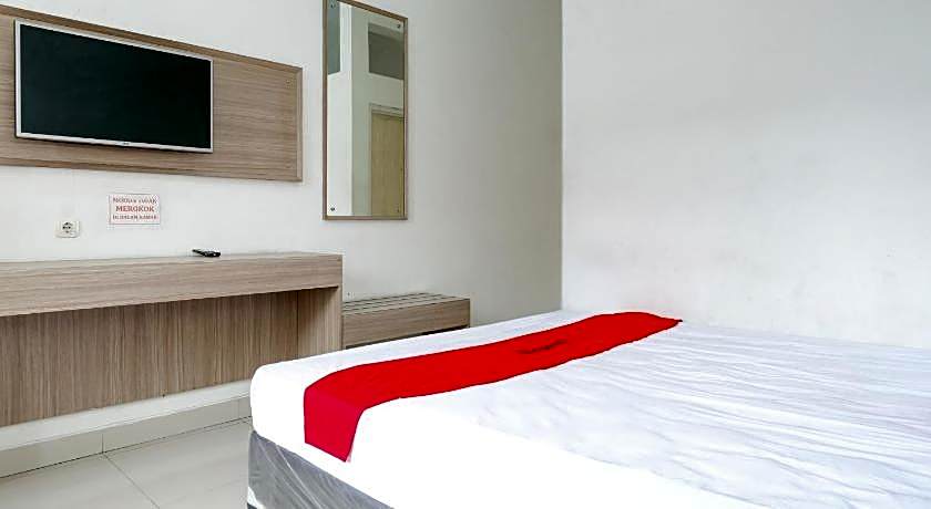 RedDoorz near Alun Alun Wonosobo