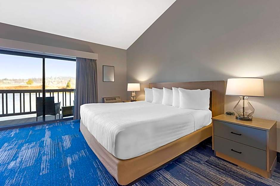 Edgewater Inn and Suites, an Ascend Collection Hotel