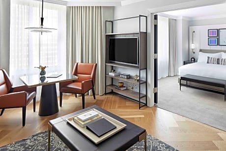 Suite King Size Bed