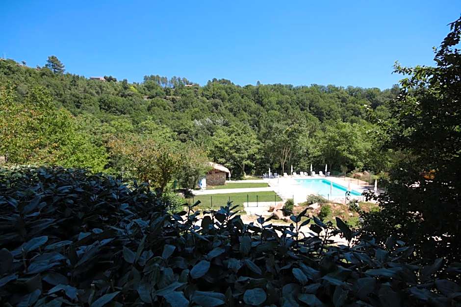 Logis Hôtel Restaurant Le Domaine de l'Eau Vive
