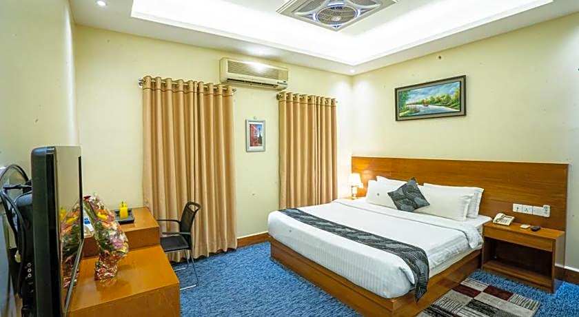 Richmond Hotel And Suites