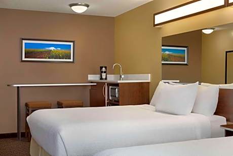 Business Queen Room with Two Queen Beds - Non-Smoking