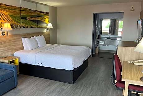 1 Queen Bed Non-Smoking