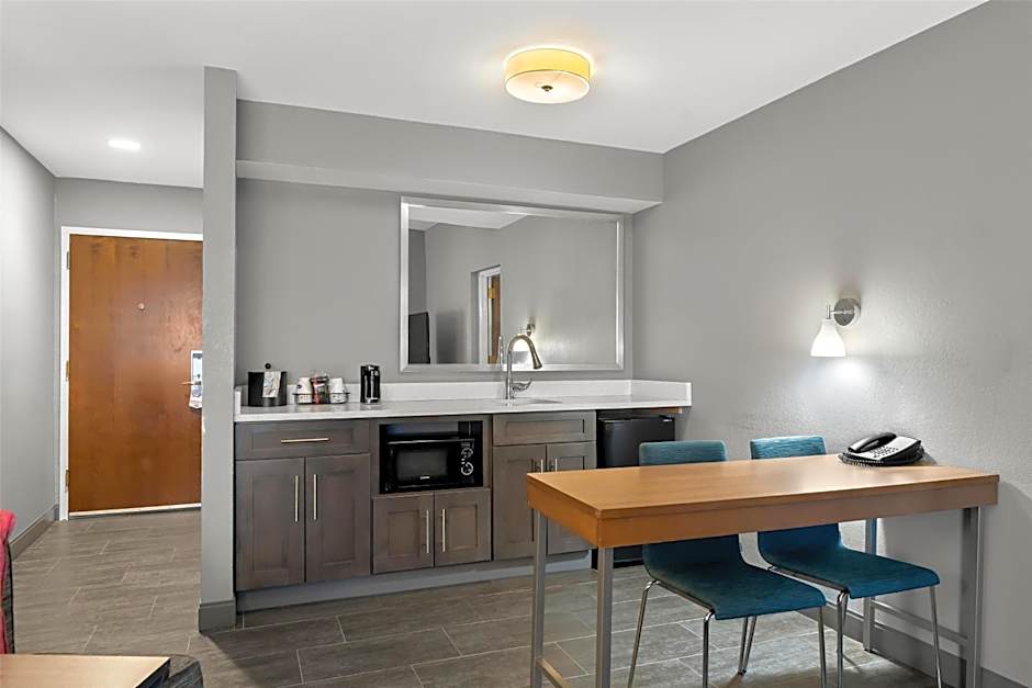 Hampton Inn By Hilton & Suites Newtown