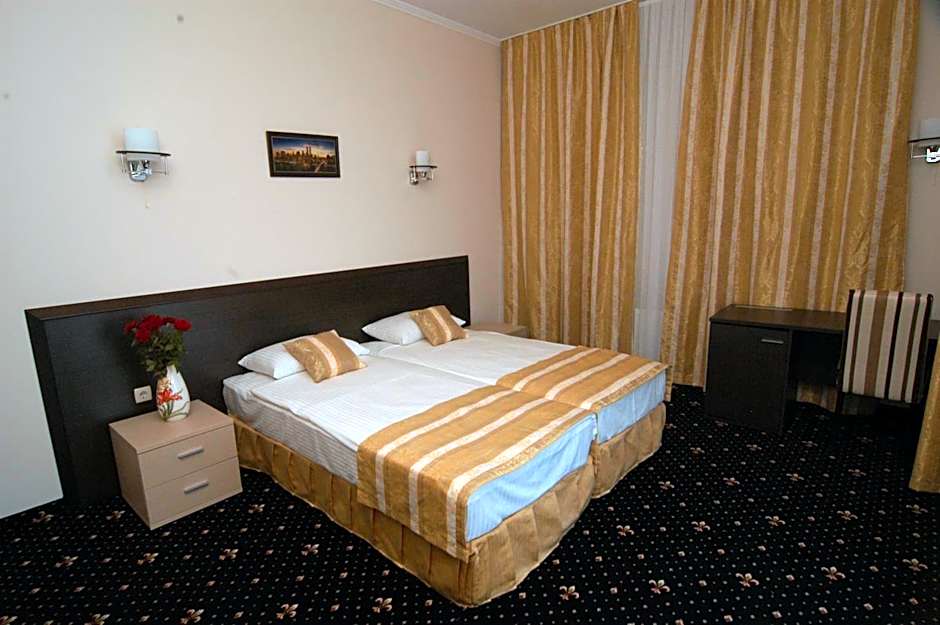 Manhattan Hotel & Restaurant